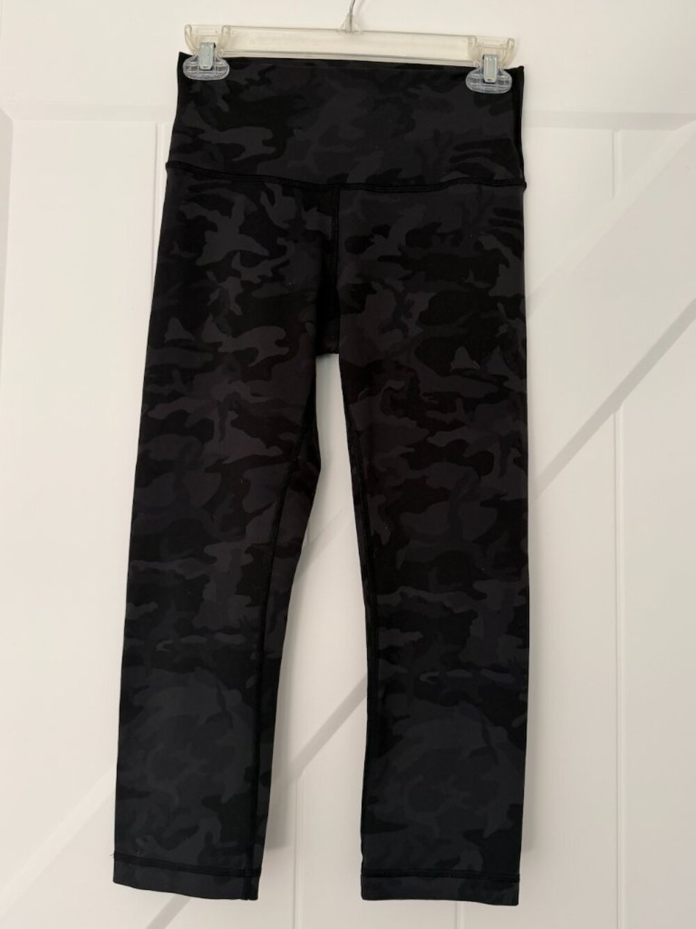 Lululemon Black Camo High Rise Cropped Leggings Size 6